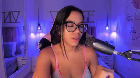 Snapshot of sophiaahill chatting on November 28, 2025, 8:00 pm Sophie Hill online show from November 28, 2025, 8:00 pm