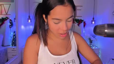 Snapshot of sophiaahill chatting on December 3, 2025, 8:29 pm Sophie Hill online show from December 3, 2025, 8:29 pm