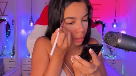 Snapshot of sophiaahill chatting on December 4, 2025, 8:28 pm Sophie Hill online show from December 4, 2025, 8:28 pm