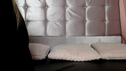 SophiaLee online show from April 12, 2026, 12:15 am