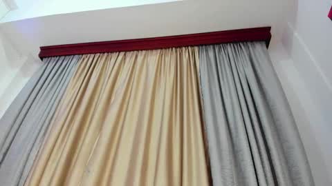 sophiacolliins online show from October 14, 2025, 11:22 am