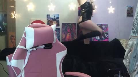 SophiaSonata online show from November 4, 2025, 5:34 pm