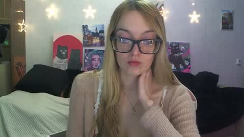 SophiaSonata online show from December 18, 2025, 9:32 pm