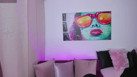   online show from October 22, 2025, 8:08 pm