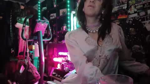 Snapshot of sophie198013 chatting on May 15, 2026, 11:45 pm Sophie Satin1980 online show from May 15, 2026, 11:45 pm