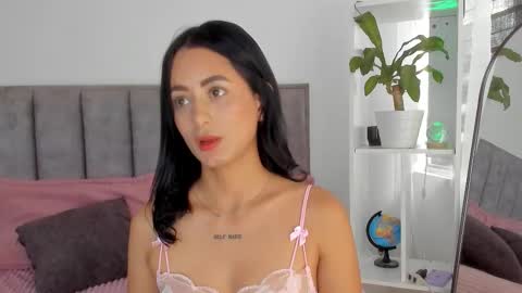 Snapshot of sophie_001 chatting on September 12, 2025, 8:42 pm Sophie online show from September 12, 2025, 8:42 pm