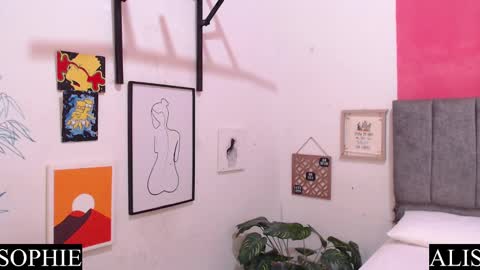 Sophie  Alis online show from February 12, 2025, 10:03 am