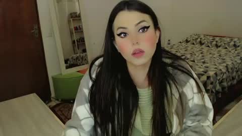 Snapshot of sophie_fantasy_hot chatting on June 24, 2026, 5:17 am Sophie Fantasys online show from June 24, 2026, 5:17 am
