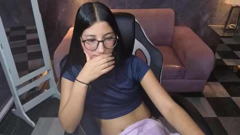 Snapshot of sophie_jones_b chatting on May 14, 2026, 2:46 pm sophie_jones_b online show from May 14, 2026, 2:46 pm