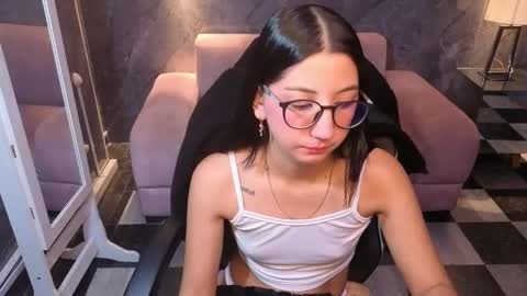 Snapshot of sophie_jones_b chatting on June 1, 2026, 12:51 pm sophie_jones_b online show from June 1, 2026, 12:51 pm