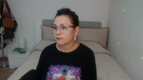 Snapshot of sophie_lopez1 chatting on June 21, 2026, 2:25 am Sofa online show from June 21, 2026, 2:25 am
