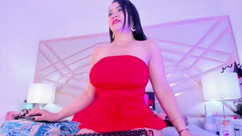 sophie_newton online show from November 13, 2025, 12:04 pm