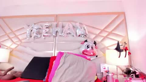 sophie_newton online show from July 6, 2026, 12:24 pm