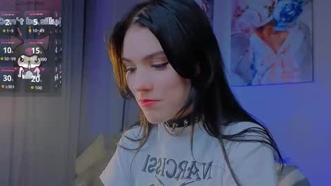 sophie_nomenal_ online show from November 4, 2025, 1:54 pm