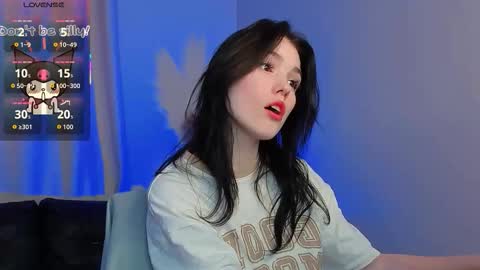 sophie_nomenal_ online show from November 19, 2025, 1:44 pm