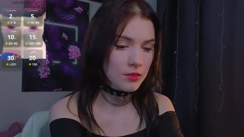 sophie_nomenal_ online show from November 24, 2025, 2:17 pm