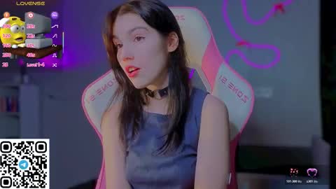 sophie_nomenal_ online show from February 25, 2026, 7:45 pm