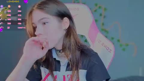 sophie_nomenal_ online show from August 7, 2026, 6:59 am