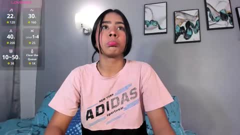 sophie_w1 online show from January 8, 2026, 12:07 pm