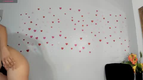 sophie_w1 online show from April 16, 2026, 12:17 pm