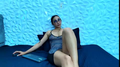 sophie_willow online show from April 18, 2026, 8:20 pm