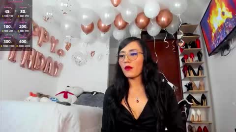 sophiebaker__ online show from November 4, 2025, 1:27 am