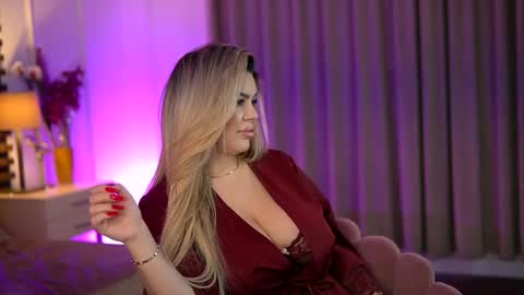 Sophie online show from December 15, 2025, 6:17 am