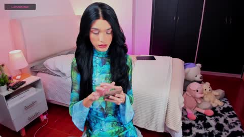 Snapshot of sophiecornett chatting on December 31, 2024, 2:03 pm    online show from December 31, 2024, 2:03 pm