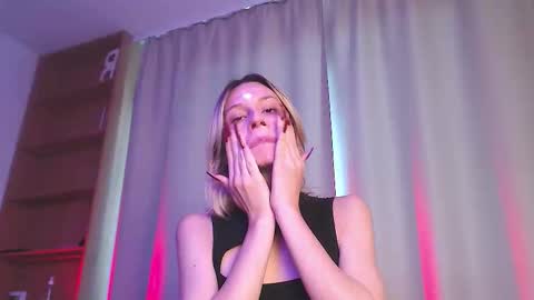 Snapshot of sophiediamond_x chatting on October 20, 2025, 1:44 pm sophiediamond_x online show from October 20, 2025, 1:44 pm