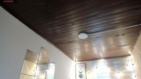 Sophie  online show from December 15, 2025, 1:37 pm