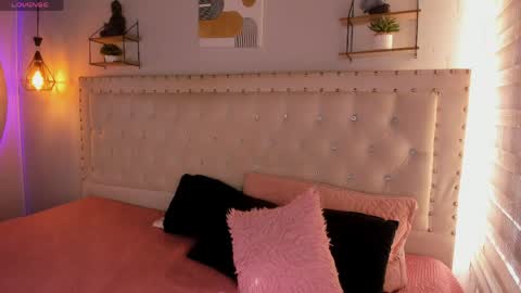 Sophie  online show from April 7, 2026, 2:17 pm