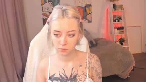 Sophie  online show from February 3, 2025, 3:53 am