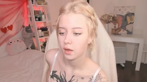 Sophie  online show from February 16, 2025, 3:58 am