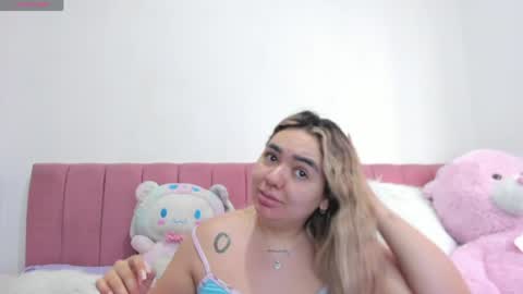 Snapshot of sophiee_rosee chatting on June 3, 2026, 9:20 pm sophiee rosee online show from June 3, 2026, 9:20 pm