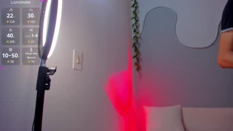 Sophie online show from December 18, 2025, 6:47 pm