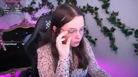 sophieedreams online show from October 15, 2025, 2:06 pm