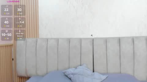 Sofa  online show from February 24, 2026, 8:51 pm