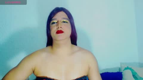 Snapshot of sophiehillsxo chatting on May 12, 2026, 6:32 am sophiehillsxo online show from May 12, 2026, 6:32 am
