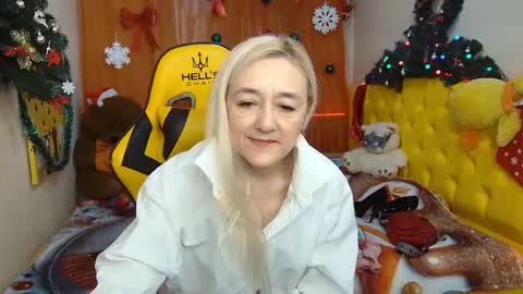 sophiekittyy online show from December 3, 2024, 10:39 am