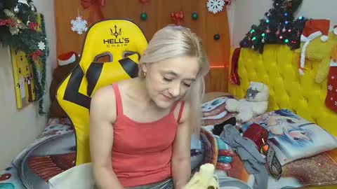 sophiekittyy online show from January 4, 2025, 10:38 am