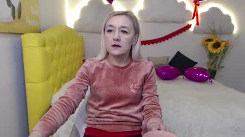 sophiekittyy online show from March 9, 2025, 7:23 am