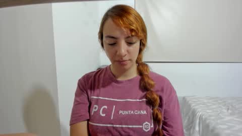 Snapshot of sophielatina chatting on April 16, 2026, 1:28 am Sophia online show from April 16, 2026, 1:28 am