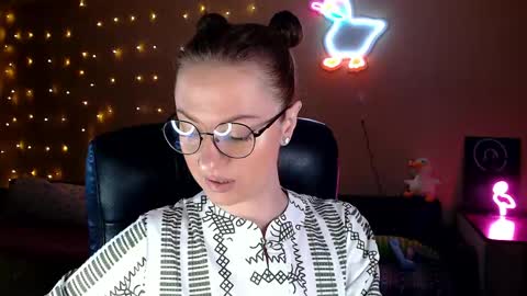 sophieleroux online show from April 14, 2026, 11:49 am