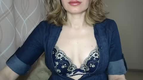 Snapshot of sophiemisss chatting on May 10, 2026, 7:13 am Sophiemisss online show from May 10, 2026, 7:13 am