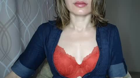 Snapshot of sophiemisss chatting on May 15, 2026, 5:14 am Sophiemisss online show from May 15, 2026, 5:14 am