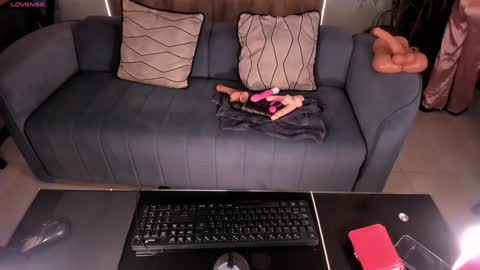 Snapshot of sophiepalmerx chatting on February 2, 2025, 1:19 pm Sophie Palmer online show from February 2, 2025, 1:19 pm