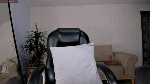 Snapshot of sophiepalmerx chatting on February 24, 2025, 6:04 pm Sophie Palmer online show from February 24, 2025, 6:04 pm