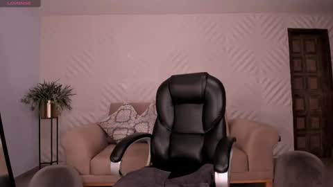 Snapshot of sophiepalmerx chatting on February 27, 2025, 2:43 pm Sophie Palmer online show from February 27, 2025, 2:43 pm