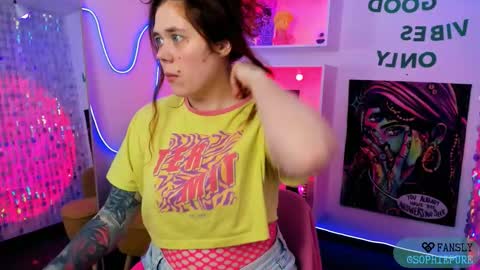 Sophie online show from February 18, 2026, 2:02 pm