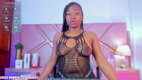 Sophie online show from November 25, 2025, 12:27 pm